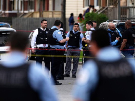 Una ola de violencia deja 5 muertos y decenas de heridos en Chicago