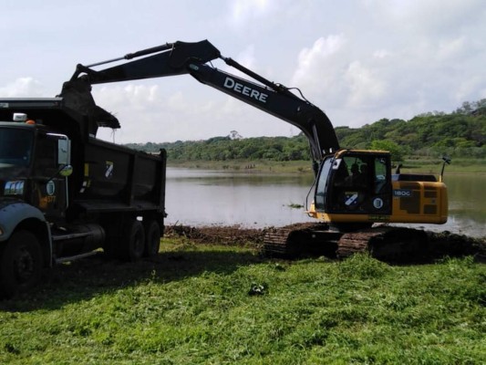 Guardia de Honor Presidencial realiza trabajos de limpieza en la represa Los Laureles