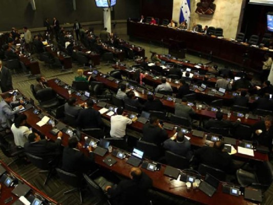 Incremento a diputados hondureños salió de partida de subsidios