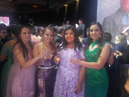 Fotos: Elegancia en la Prom 2017 de la Estancia School