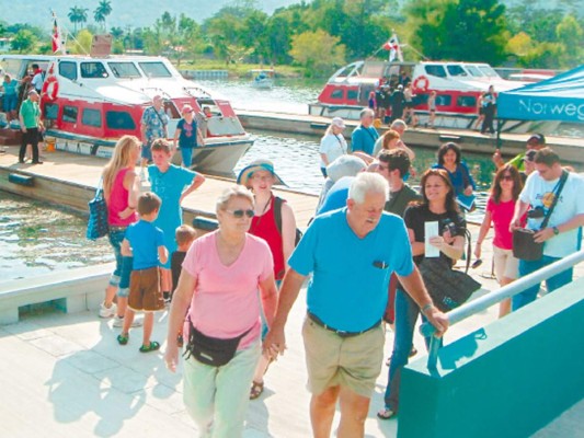 Sector turismo cerrará 2015 con crecimiento de 4%