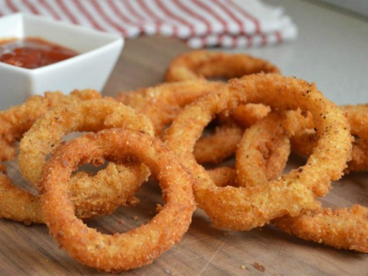 Receta: Elabora unos deliciosos y crujientes aros de cebolla caseros