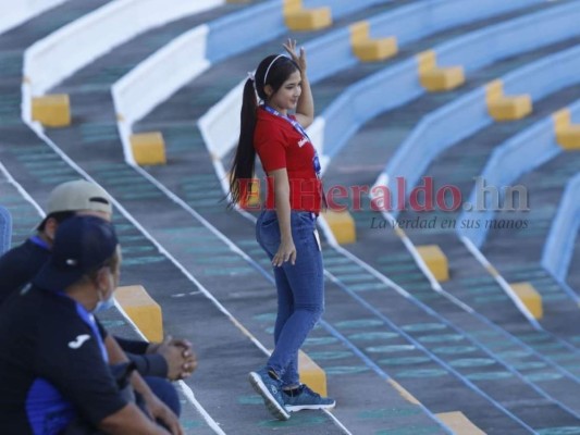 Bellas aficionadas engalanan el Olímpico; disfrutarán el Honduras-Costa Rica