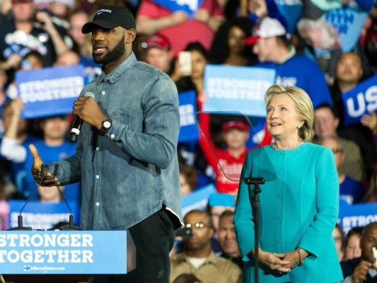LeBron James hace campaña a favor de Clinton en Ohio