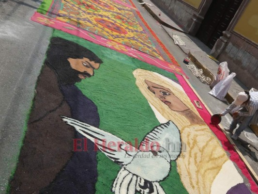 FOTOS: Alfombras religiosas, una tradición con color en Tegucigalpa