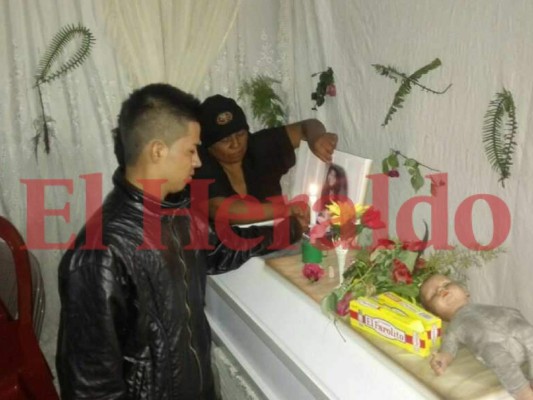 Velan restos mortales de la menor arrastrada por quebrada en la 1 de Diciembre