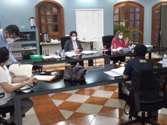 Rocío Tábora, ministra de Finanzas, testifica por caso de hospitales móviles