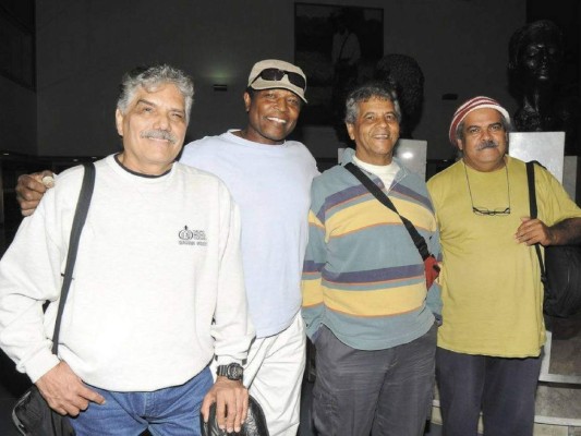 Presidente Maduro cantó con grupo musical al que Honduras negó ingreso