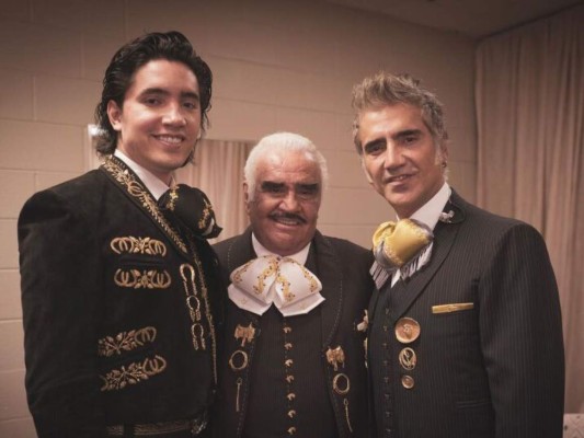 Los momentos más emotivos entre Alejandro y Vicente Fernández (FOTOS)