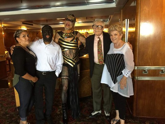 FOTOS: El drástico cambio de un banquero que modificó su cuerpo para 'ser un reptil'   