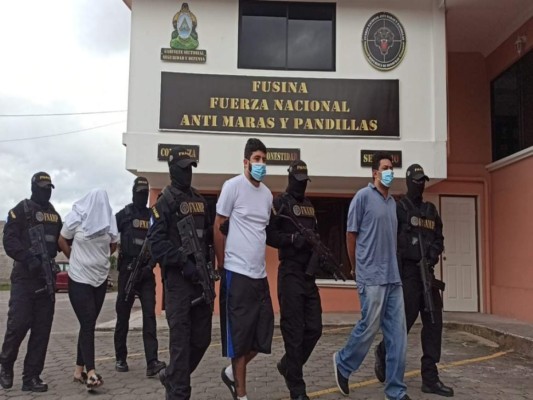 Caen tres presuntos extorsionadores de la pandilla 18, entre ellos una adolescente