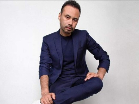 Hondureño Carlos Campos vistió a Luis Fonsi para portada de revista