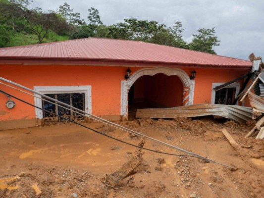 FOTOS: Destrucción y desesperación en Santa Bárbara tras paso de Eta y Iota   