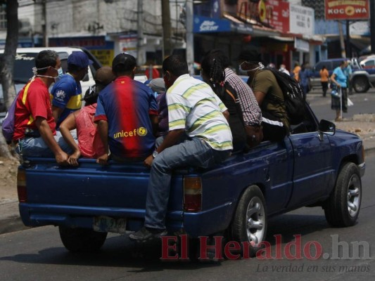 En 'pailas', así se movilizan capitalinos ante falta de transporte público