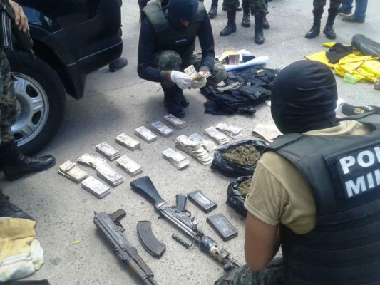 Abandonan una camioneta con casi un millón de lempiras