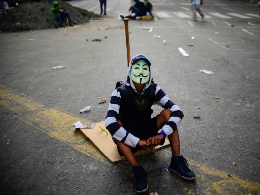 Opositores venezolanos bloquearon calles en rechazo a Maduro y su Constituyente