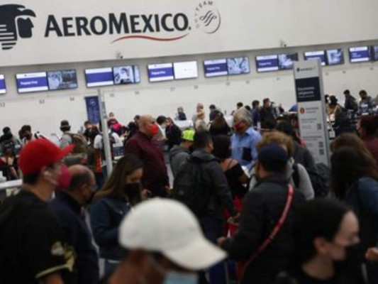 México cancela decenas de vuelos por pilotos contagiados de covid  