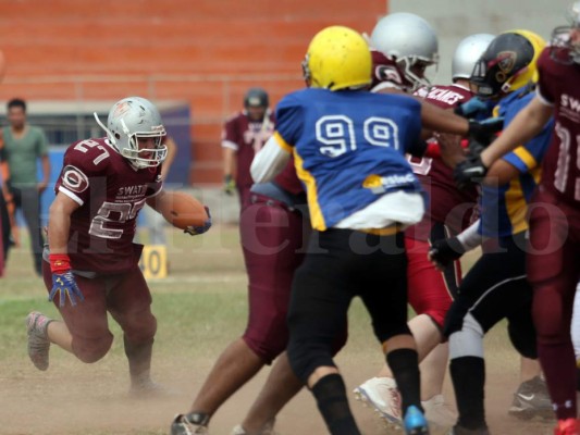 Una jugada de ofensiva del equipo corinto en el juego ante Jaguares. Fotos: Alejandro Amador