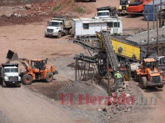 En el lugar ya se instaló una planta de trituración y se trabaja con materiales de la zona. Foto: Emilio Flores/El Heraldo