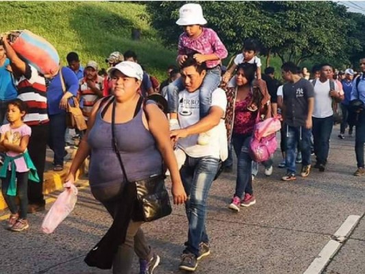 Hondureños inician caravana migrante desde San Pedro Sula rumbo a Estados Unidos