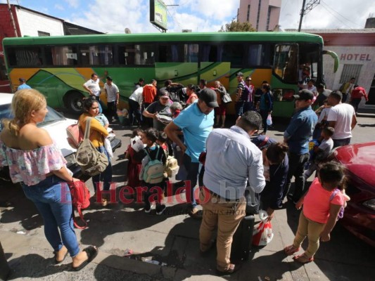 Viajeros comienzan a abandonar la capital para celebrar fiestas navideñas