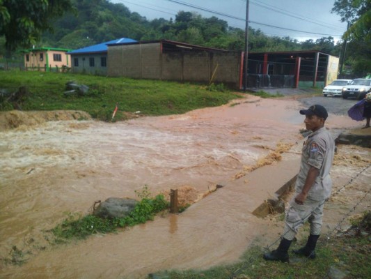 Lluvias y vientos deja desplazamiento de frente frío&nbsp;&nbsp;