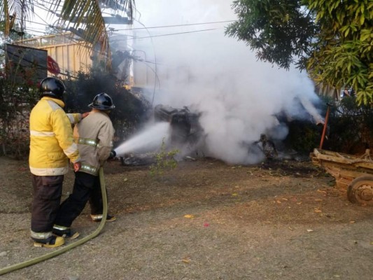 Rastra sufre accidente y luego se prende en llamas en La Lima