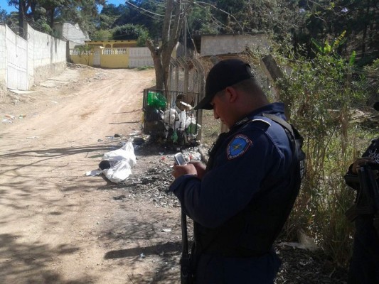 Hallan dos cadáveres encostalados en la capital de Honduras