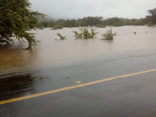 Evalúan nivel de daños en tramos carreteros y puentes tras lluvias &nbsp;