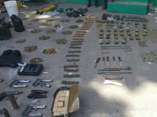 Encuentran fuerte armamento dentro del Centro Penal de San Pedro Sula