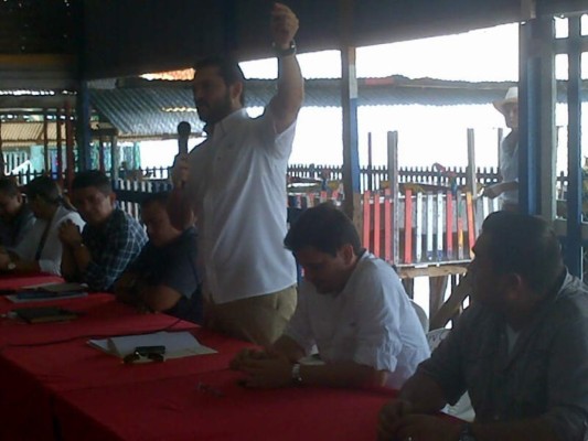 Comisión de diputados se reúne con pescadores del sur de Honduras