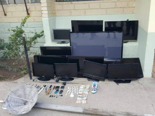 Honduras: También hallan 12 Smart TV en la cárcel de Comayagua