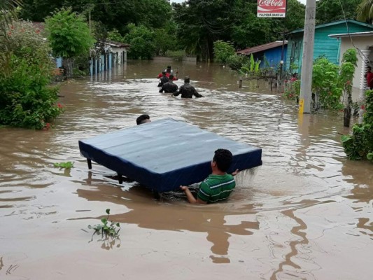 Miles de evacuados por lluvias que azotan a Honduras