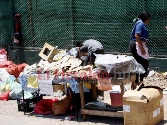 FOTOS: Sin normas de bioseguridad, capitalinos salen a abastecerse