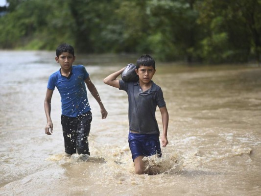 Lluvias de Eta y descarga de presas inundan localidades del sur de México