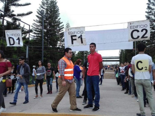 UNAH aplica examen de admisión a más de 12 mil aspirantes