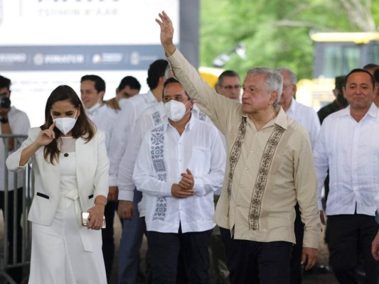 AMLO no se hará test de Covid-19 pese a casos en su equipo&nbsp;