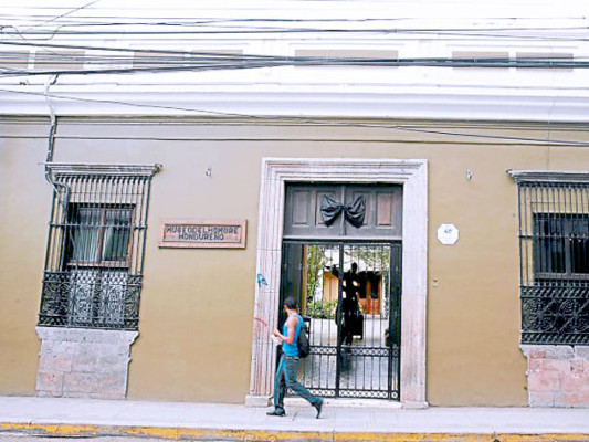 Exposición de trabajos en la FMHH