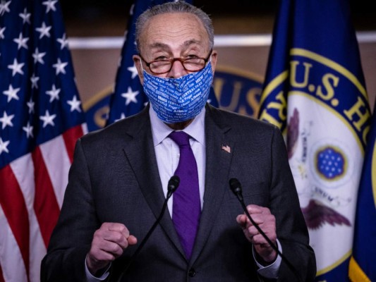 Chuck Schumer: Republicanos 'envenenan' la democracia al negar la victoria de Biden