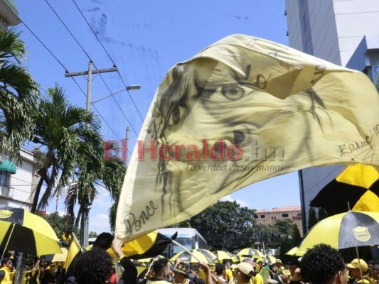 Aficionados del Real España le ponen color al clásico sampedrano (FOTOS)