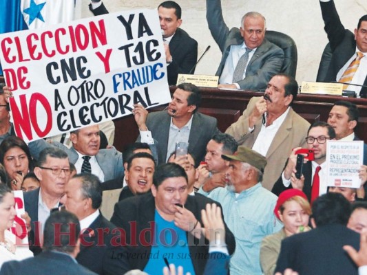 Causas 'administrativas” impiden pago a diputados suplentes de Libre