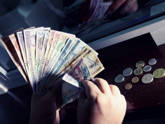 El ahorro crece 18% por menos gasto e inversión en Honduras