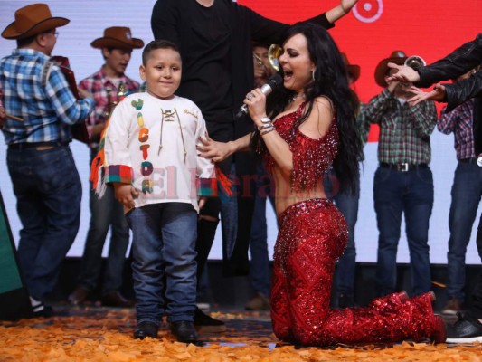 Las curvas de infarto de Maribel Guardia causan furor en Honduras