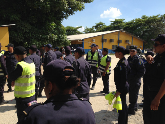 Policías paran labores en Tránsito porque les deben salarios