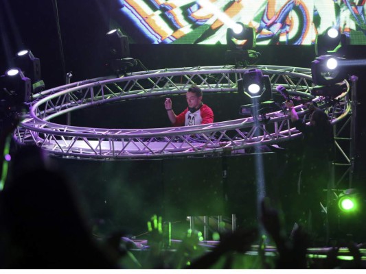 VIDEO: Color y sonidos electrizantes en life in color 2014