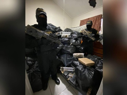 Capturan a una mujer con millonaria cantidad de droga en residencial de San Pedro Sula