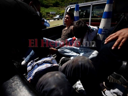 Golpeados y atados de pies y manos fueron entregados tres presuntos ladrones a la Policía (Fotos)