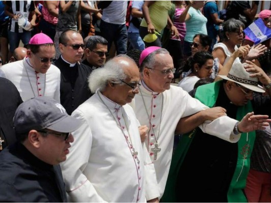 Episcopado de Nicaragua analiza su continuidad en la mesa de diálogo