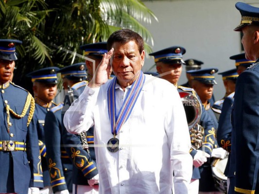 Presidente de Filipinas pide una selfie con Dios para creer que existe&nbsp;