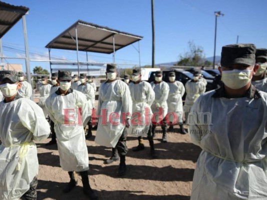 FOTOS: Casa por casa reparten saco solidario en la Villanueva y 3 de Mayo